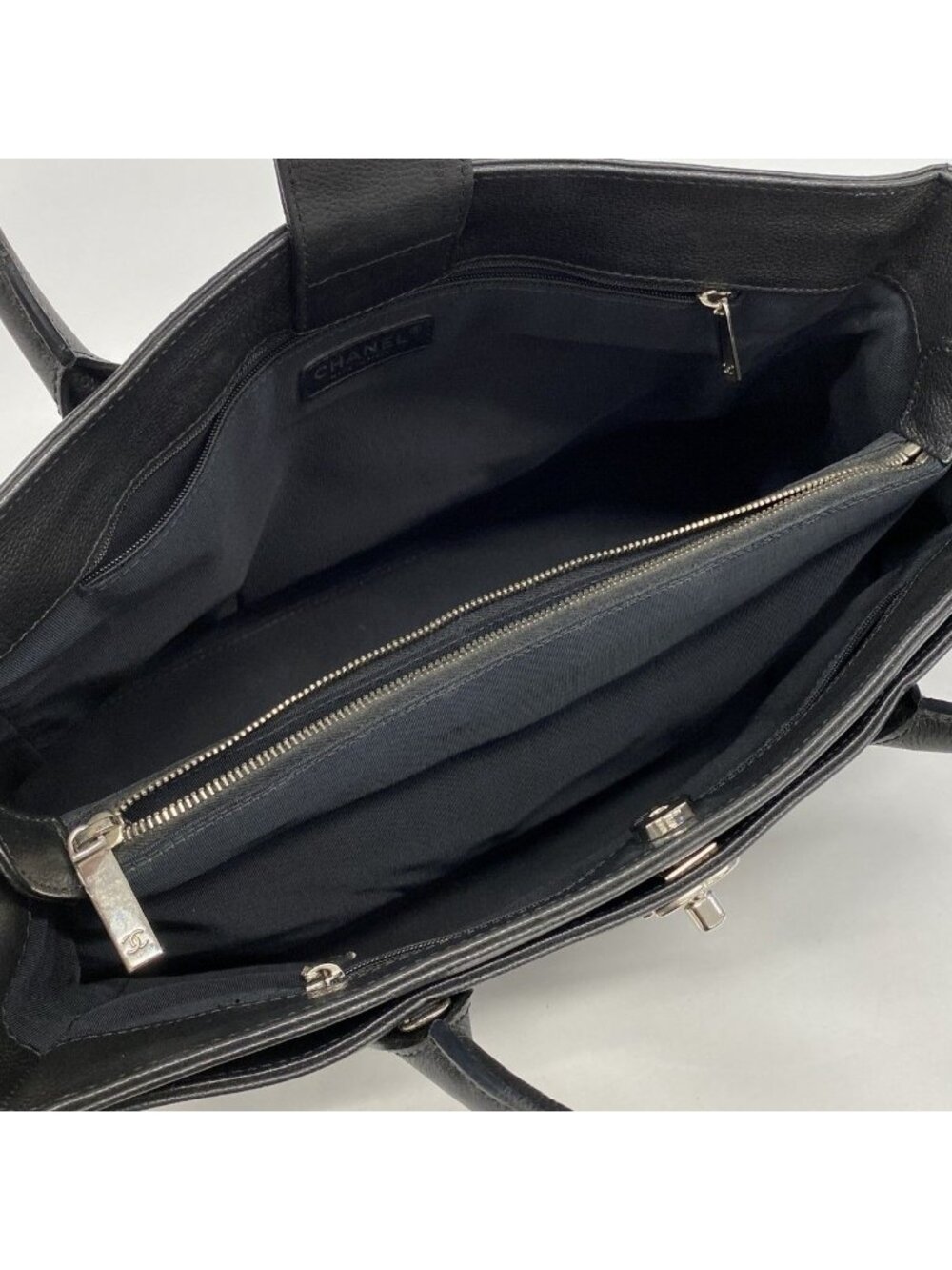 Chanel Tote Executive Leather Black Silver - Picture 4 of 9